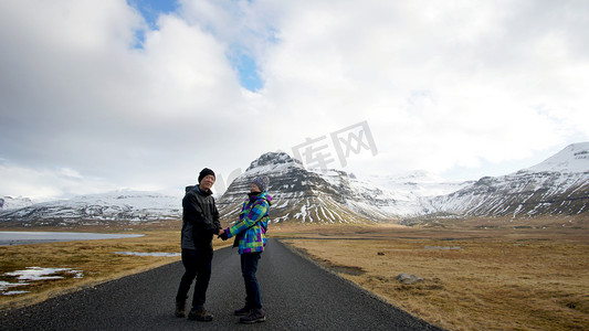 亚洲的年长夫妇一起抽象永恒的爱。退休免费赴冰岛金融 
