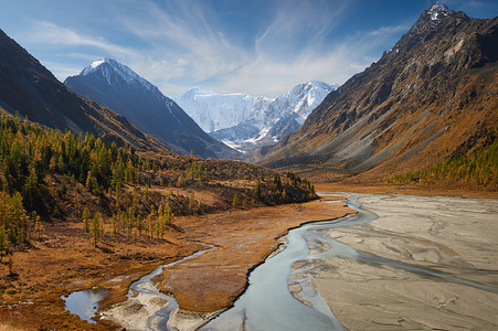 美丽的秋景，阿尔泰山俄罗斯.