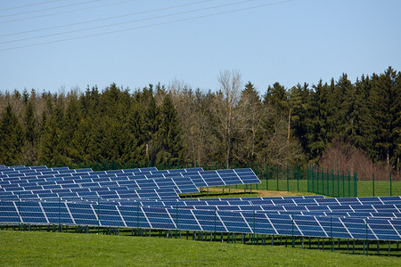 书本打光摄影照片_在德国的太阳能发电