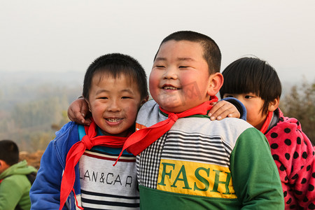 欢乐的乡村小学生