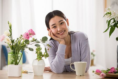 青年女人的家庭生活