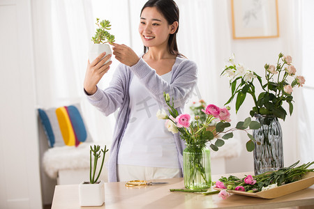 青年女人的家庭生活