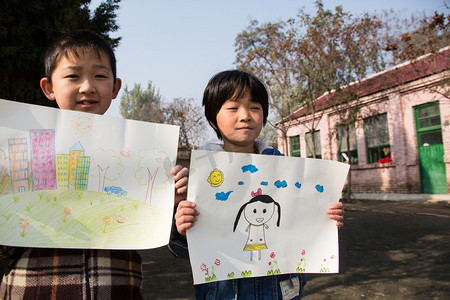 城市摄影照片_乡村小学里的小学生