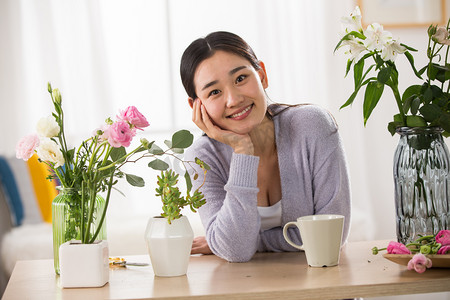 青年女人的家庭生活