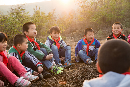 欢乐的乡村小学生