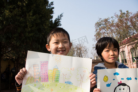 城市摄影照片_乡村小学里的小学生