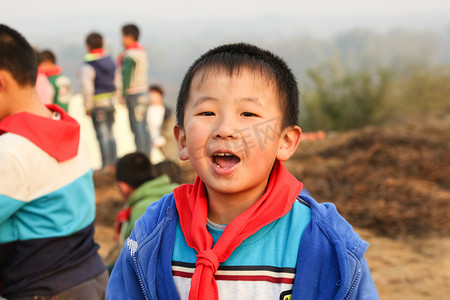 欢乐的乡村小学生