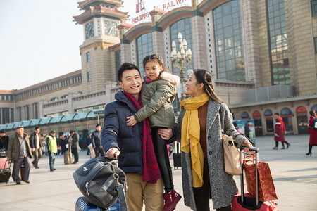 幸福家庭在火车站