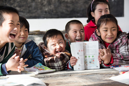 乡村小学里的小学生