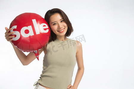 618活动背景摄影照片_快乐的年轻女孩拿着气球