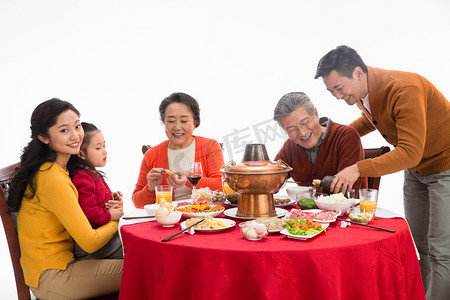 全家福背景全家福摄影照片_幸福家庭过年吃团圆饭