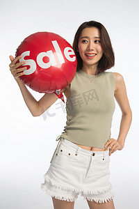 英文美女摄影照片_快乐的年轻女孩拿着气球