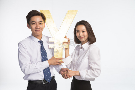 商务青年男女抢夺金钱