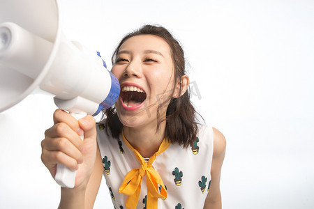 青春中国摄影照片_年轻女孩拿着话筒