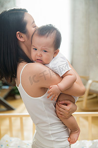 妈妈抱女儿摄影照片_妈妈抱着宝宝