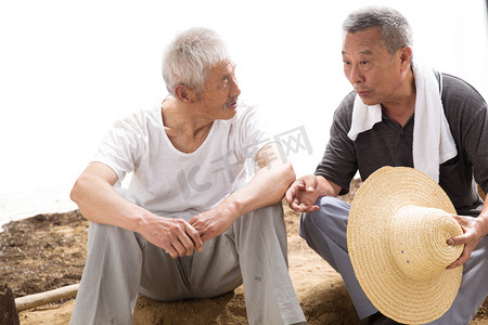 三农图片摄影照片_两位老农民在聊天