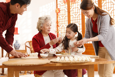 传统节日摄影照片_幸福家庭过年包饺子
