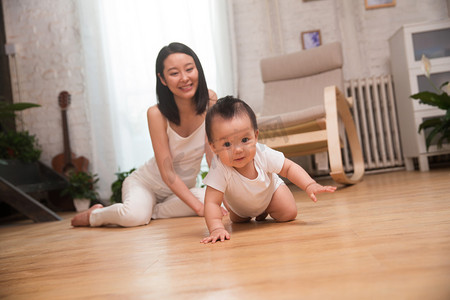 安全图片摄影照片_妈妈和宝宝