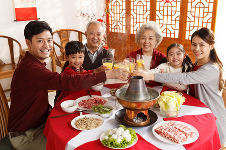 过年春节新年图标摄影照片_幸福家庭过年吃团圆饭