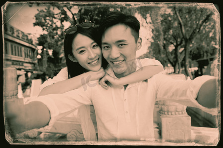 浪漫北京摄影照片_快乐的青年情侣
