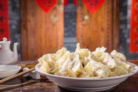 吃美味食物摄影照片_春节吃饺子