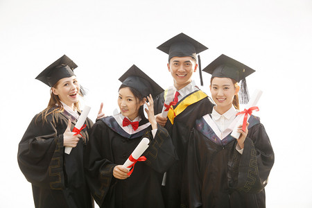 欧美美女真人摄影照片_大学生穿着学士服庆祝毕业