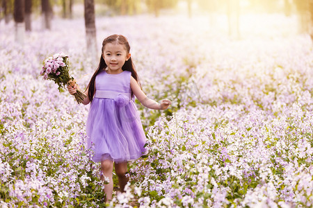 春天的小美好摄影照片_可爱的小女孩在户外