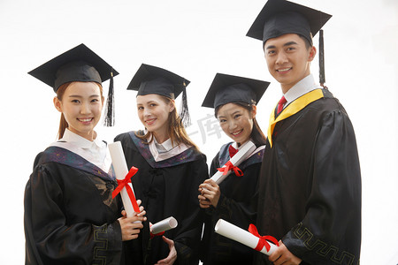 毕业背景摄影照片_大学生穿着学士服庆祝毕业