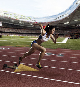 里约奥运会火炬摄影照片_田径运动员在赛场比赛