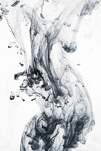 抽象彩色摄影照片_黑色墨水在水里