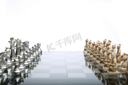西方古典摄影照片_静物兵马俑国际象棋