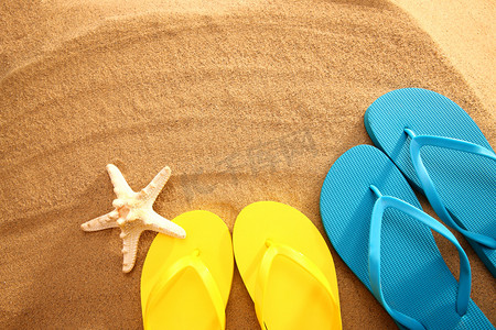 鞋子夏季摄影照片_沙滩拖鞋