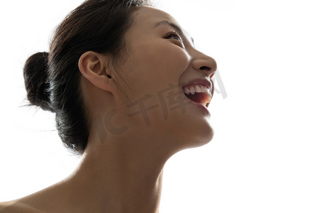 仰头人物摄影图片-仰头人物摄影作品-千库网