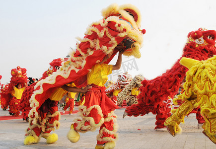中国传统美德摄影照片_在游行中的中国舞狮