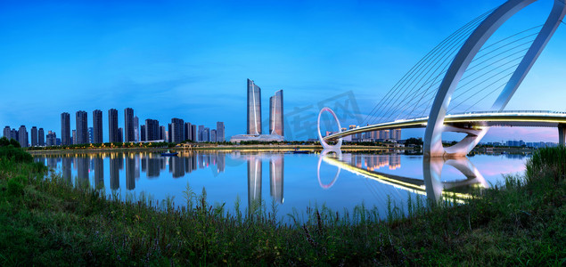 南京建筑摄影照片_中国南京城市天际线与现代建筑夜景景观.