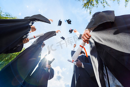 学生信息表免费摄影照片_教育大学毕业学生学士服