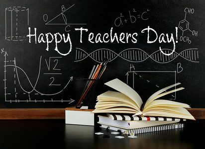 message摄影照片_Teachers day concept. Text on chalkboard