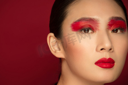 红色眼影彩妆美女肖像