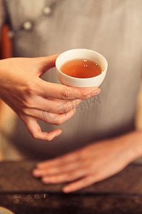 8魅力女人节摄影照片_青年女人喝茶