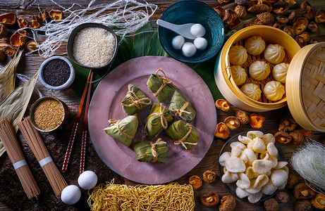 仿真汤圆摄影照片_粽子汤圆猪肉包子菇面