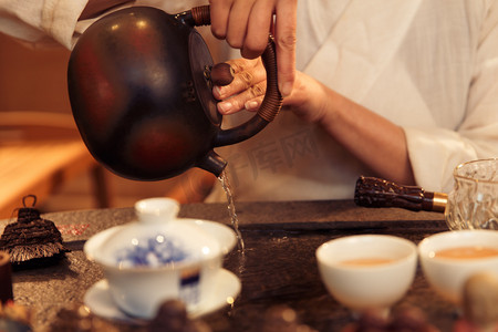 中国传统复古摄影照片_青年女人泡茶