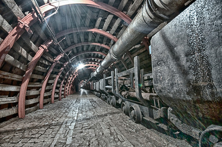 隧道塌方摄影照片_煤矿，Hdr 的地下隧道