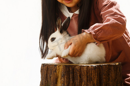 萝莉摄影照片_小女孩和小兔子