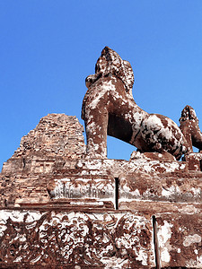 keo摄影照片_暹粒塔 Keo 寺废墟中的狮子雕像