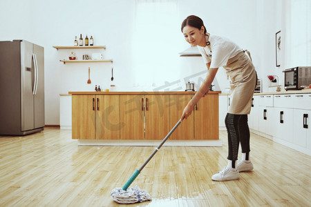 打扫卫生女人摄影图片-打扫卫生女人摄影作品-千库网