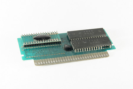 工业复古摄影照片_8 位复古游戏控制台电子芯片的晶体管