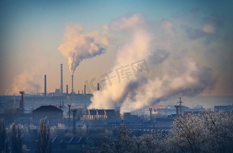 电厂画册摄影照片_吸烟堆栈从褐煤热电联产电厂