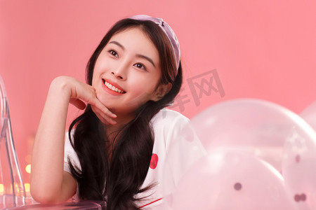 青春中国摄影照片_漂亮的年轻女孩和气球