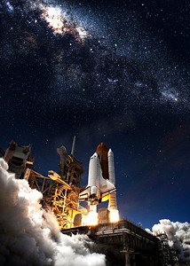 Moon摄影照片_Space shuttle taking off on a mission