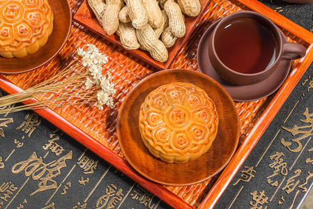 treat摄影照片_中秋节Moon cakes for the Chinese Mid-autumn festival